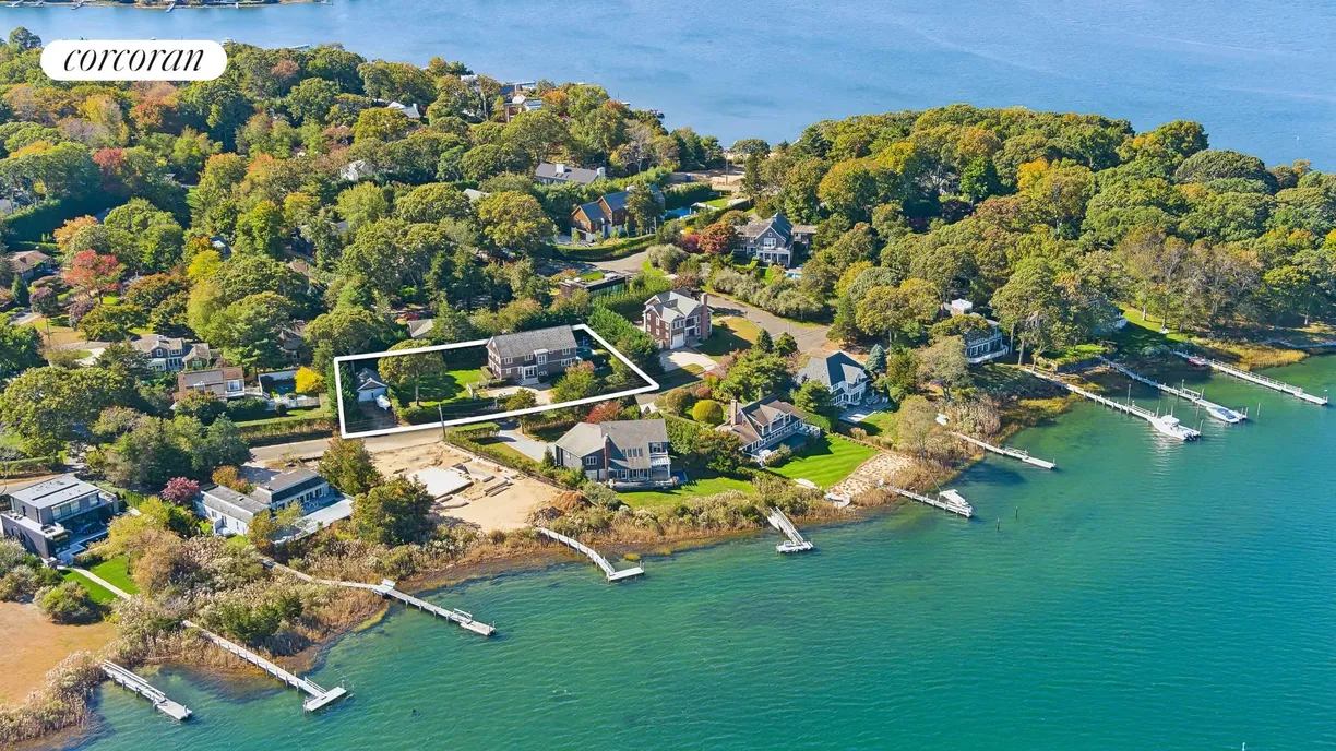The Hamptons Real Estate | View 93 Redwood Road | 5 Beds, 5 Baths