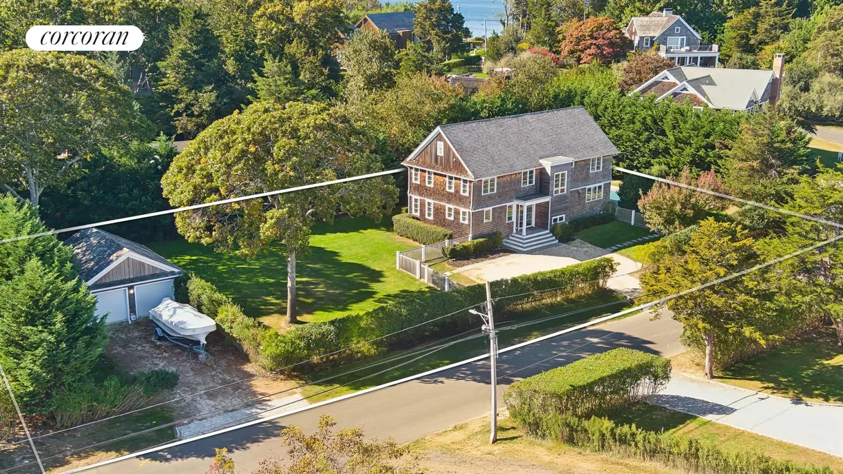 The Hamptons Real Estate | View 93 Redwood Road | room 1