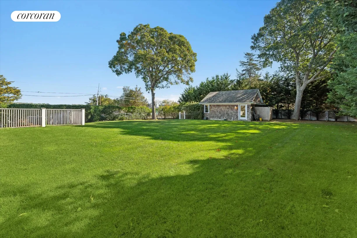 The Hamptons Real Estate | View 93 Redwood Road | room 2