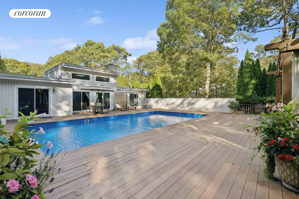 The Hamptons Real Estate | View 84 Montauk Highway | 4 Beds, 3 Baths
