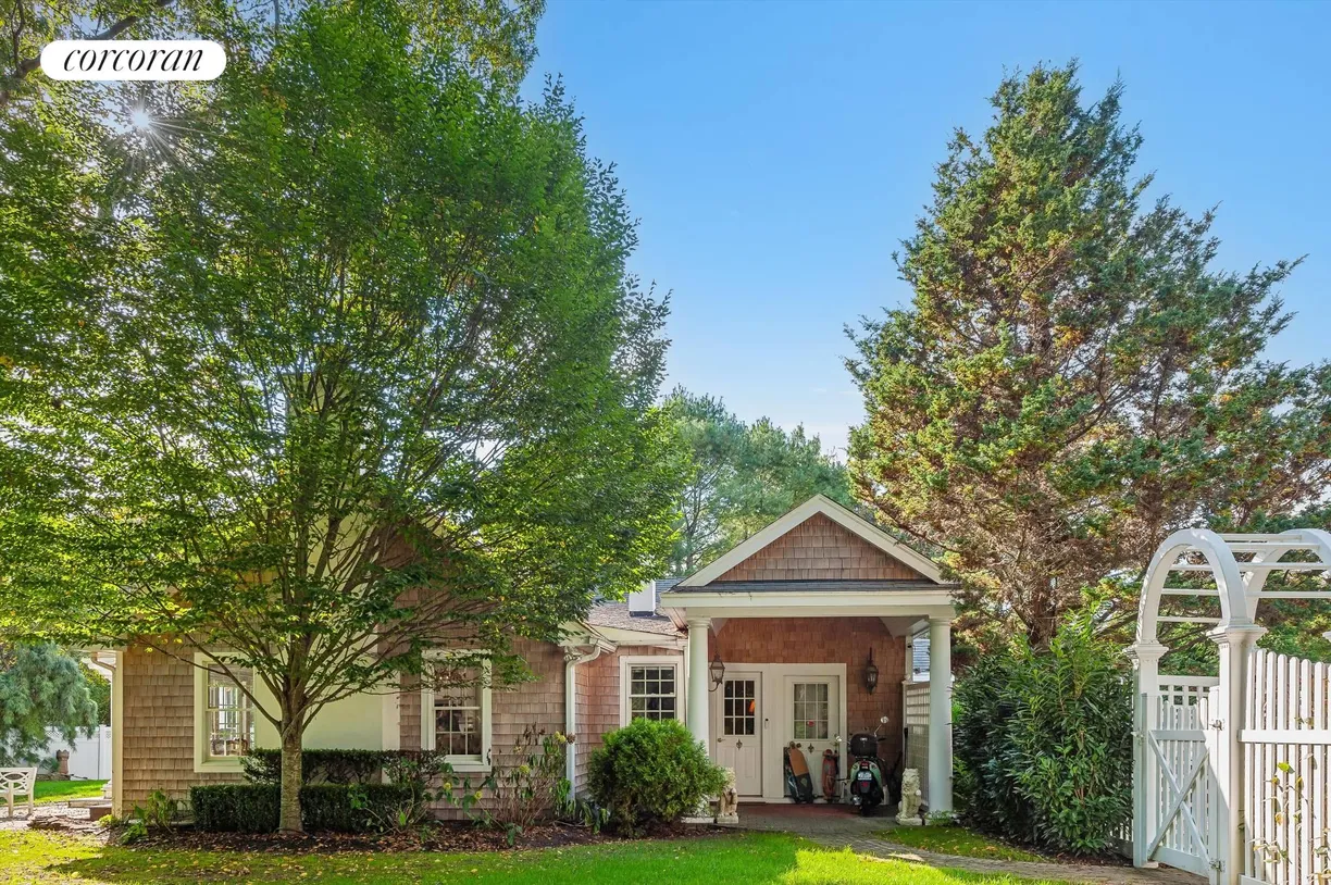 The Hamptons Real Estate | View 477 Montauk Highway | 3 Beds, 3 Baths