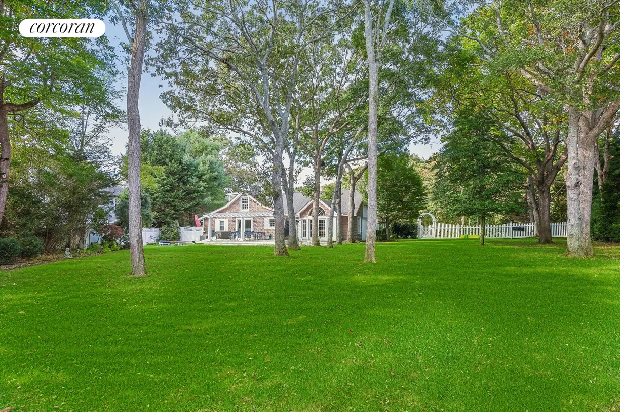 The Hamptons Real Estate | View 477 Montauk Highway | room 1
