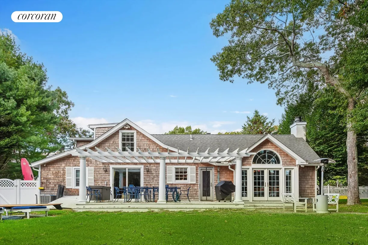 The Hamptons Real Estate | View 477 Montauk Highway | room 2
