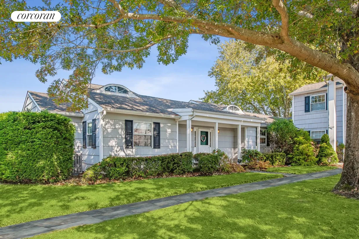 The Hamptons Real Estate | View 155 Saint Andrews Circle | room 1