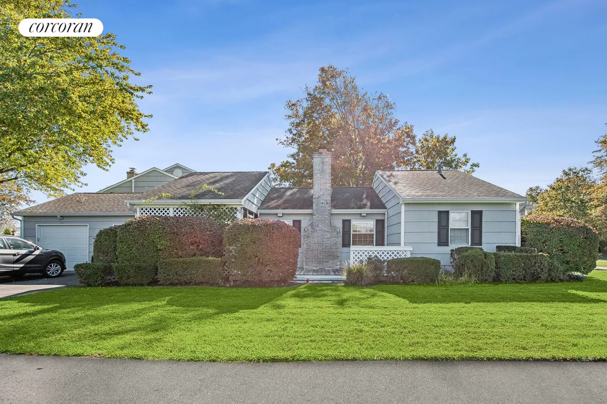 The Hamptons Real Estate | View 155 Saint Andrews Circle | room 2