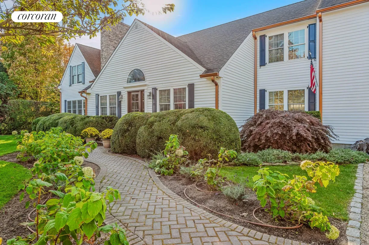 The Hamptons Real Estate | View 7 Kerrie Court | 4 Beds, 3 Baths