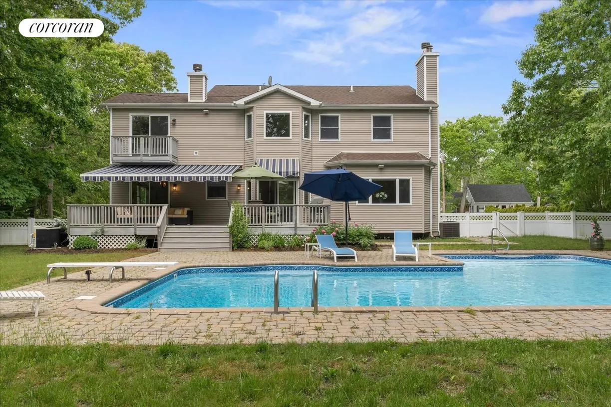 The Hamptons Real Estate | View 5 Mill Race Road | 4 Beds, 2 Baths