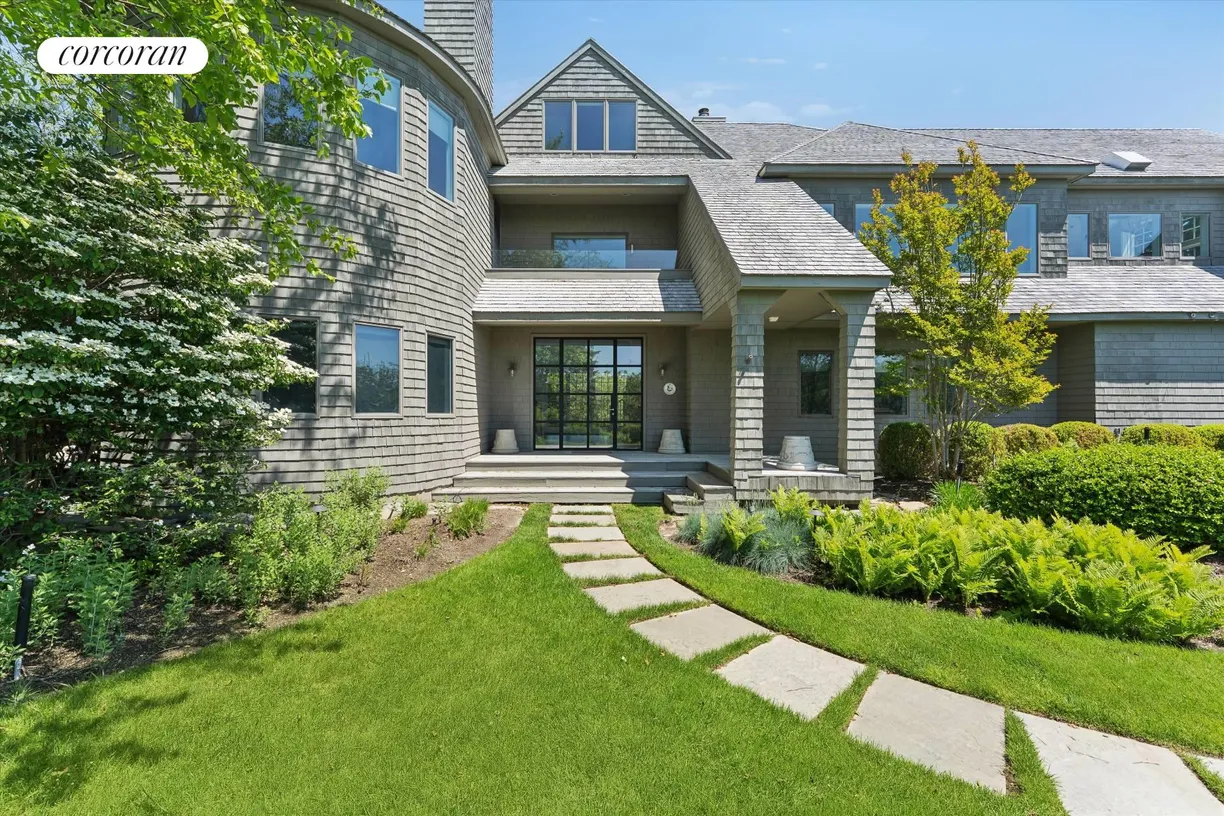 The Hamptons Real Estate | View 24 Leaward Lane | Grand Entry