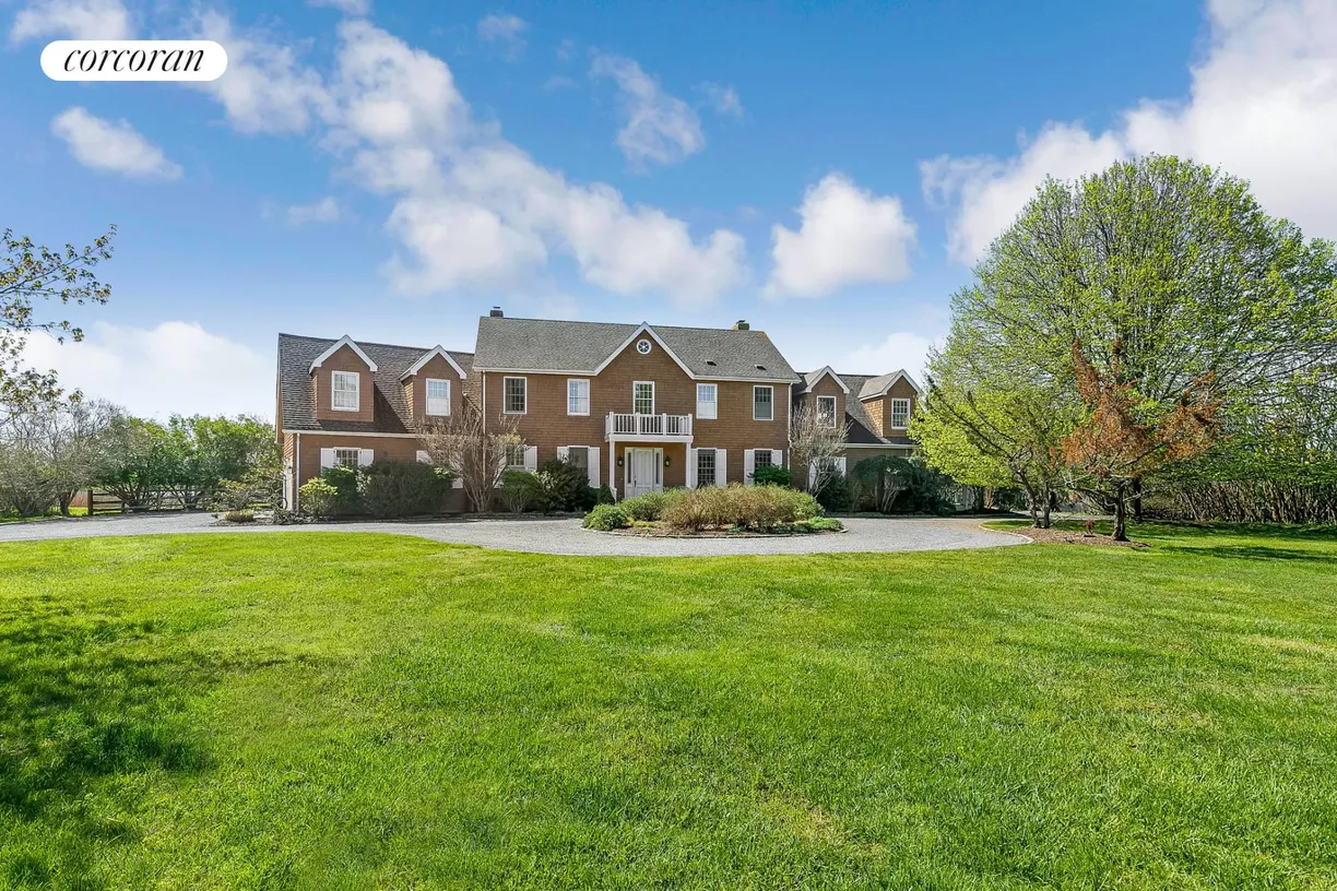 The Hamptons Real Estate | View 15 Chauncey Close | 7 Beds, 6 Baths