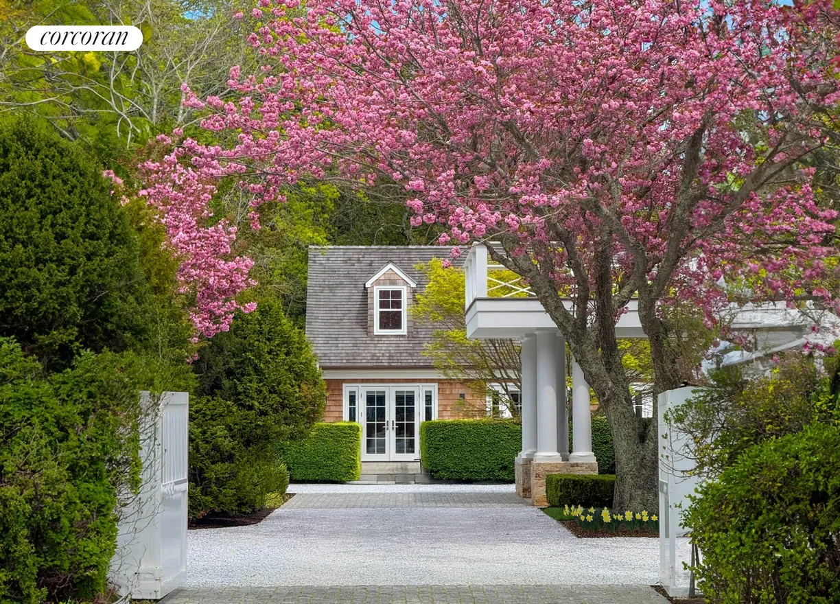 The Hamptons Real Estate | View 109 Hand Lane | 7 Beds, 7 Baths