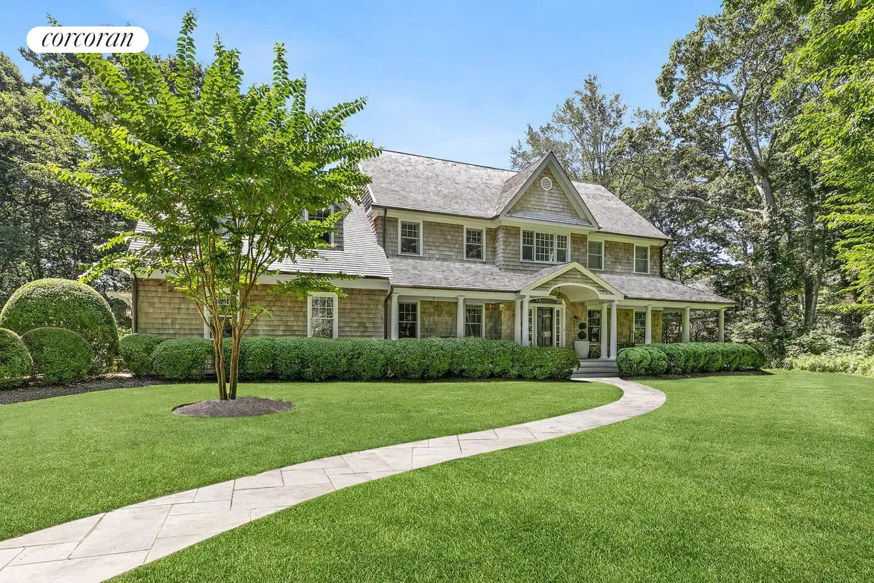 The Hamptons Real Estate | View 34 Redcoats Lane | 5 Beds, 4 Baths