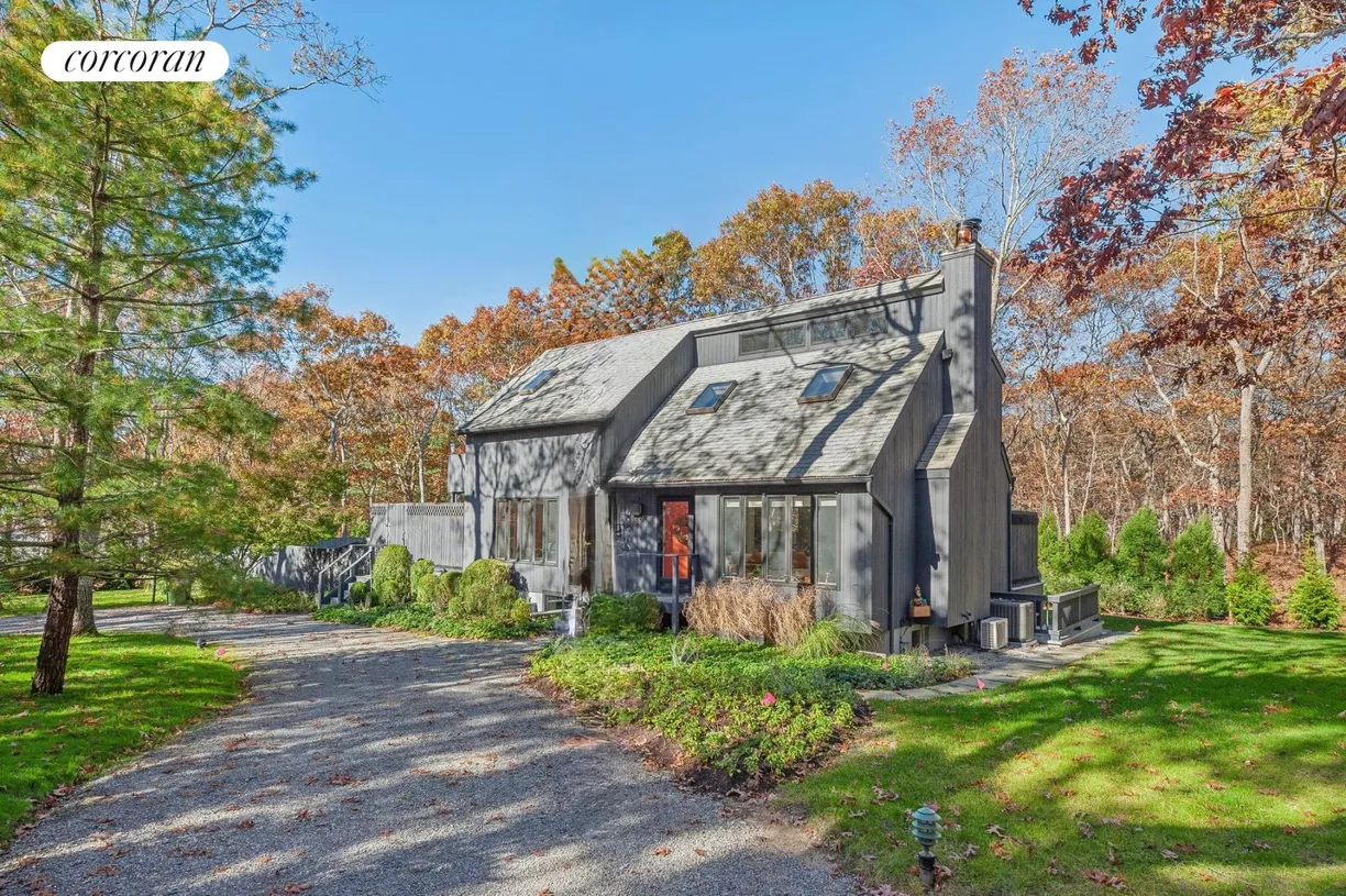 The Hamptons Real Estate | View  | 4 Beds, 4 Baths