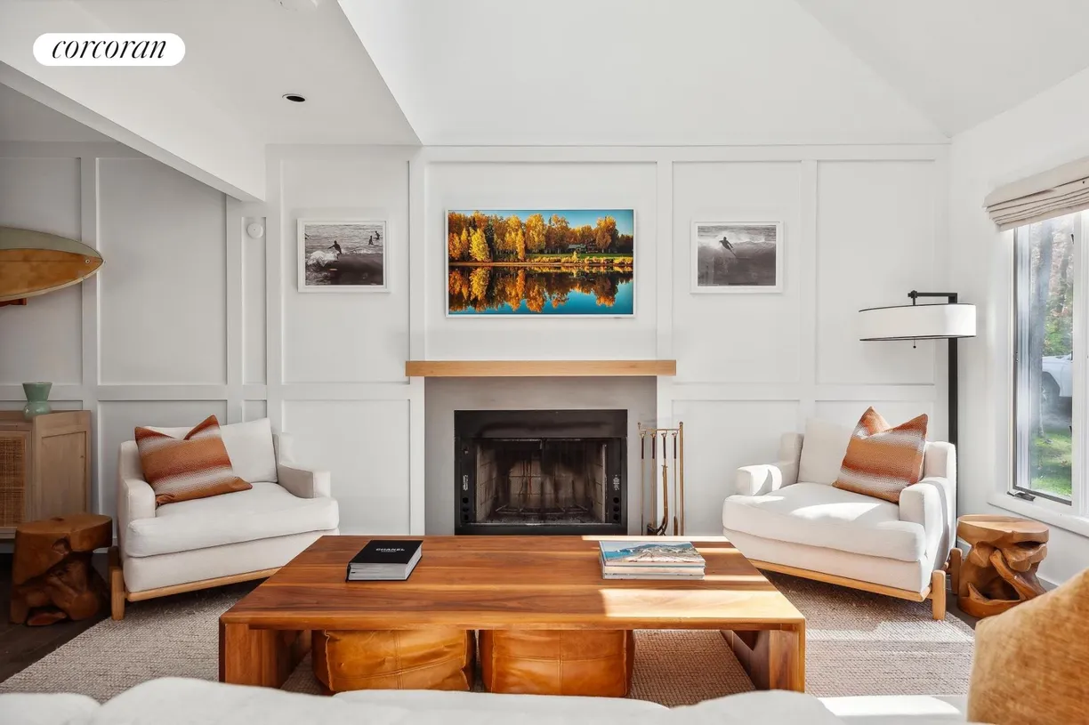 The Hamptons Real Estate | View  | room 2