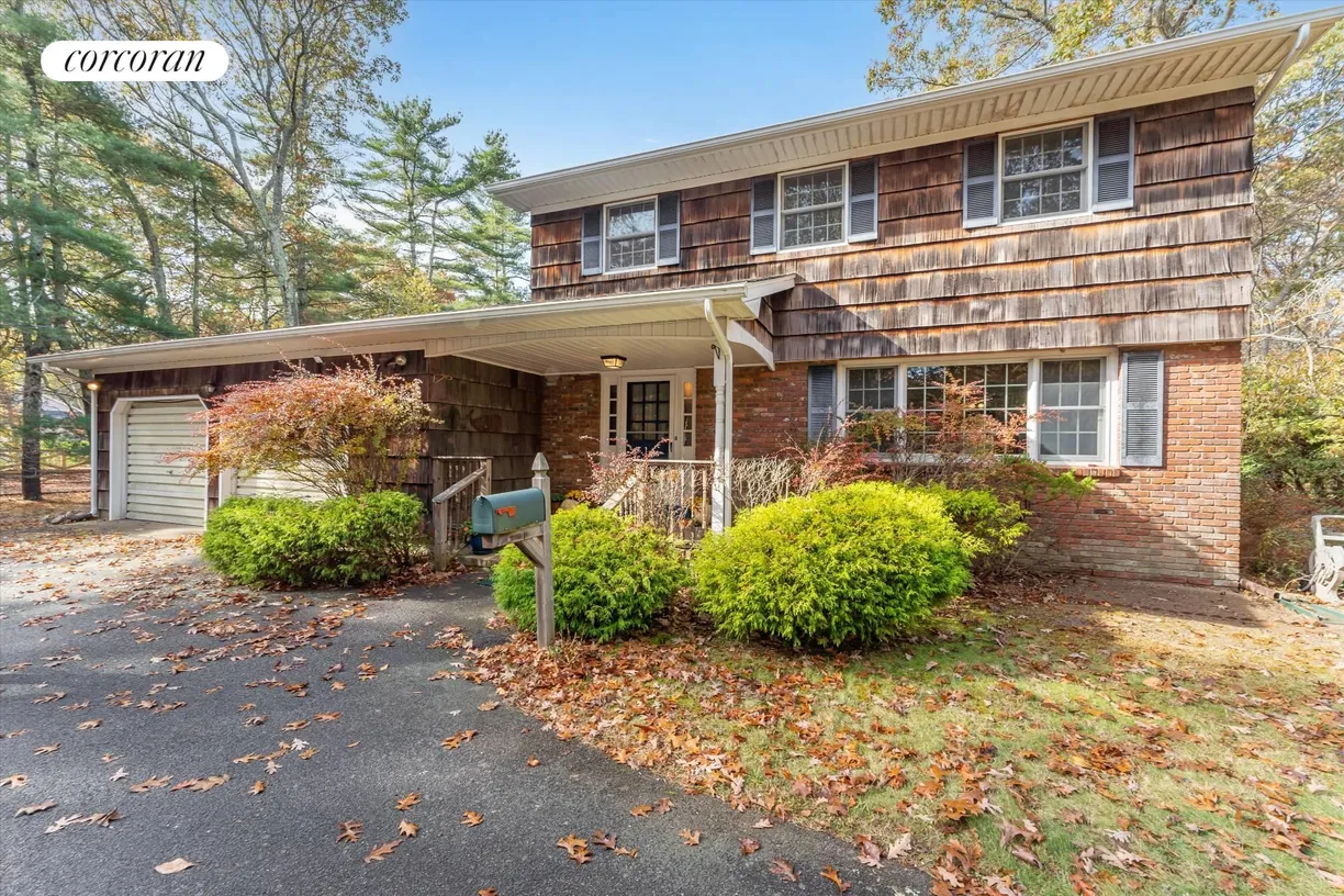 The Hamptons Real Estate | View 57 Jagger Lane | 4 Beds, 3 Baths