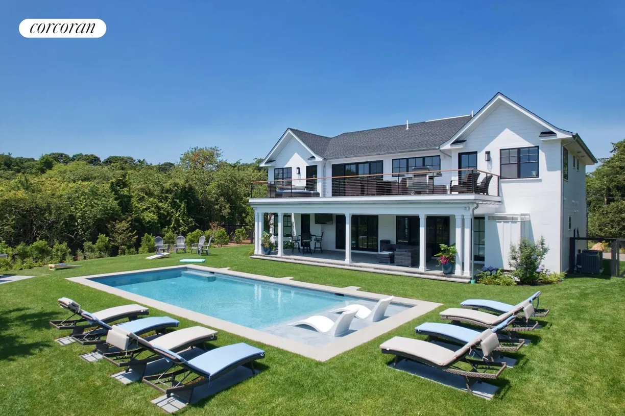 The Hamptons Real Estate | View 12 South Elroy Drive | 5 Beds, 5 Baths