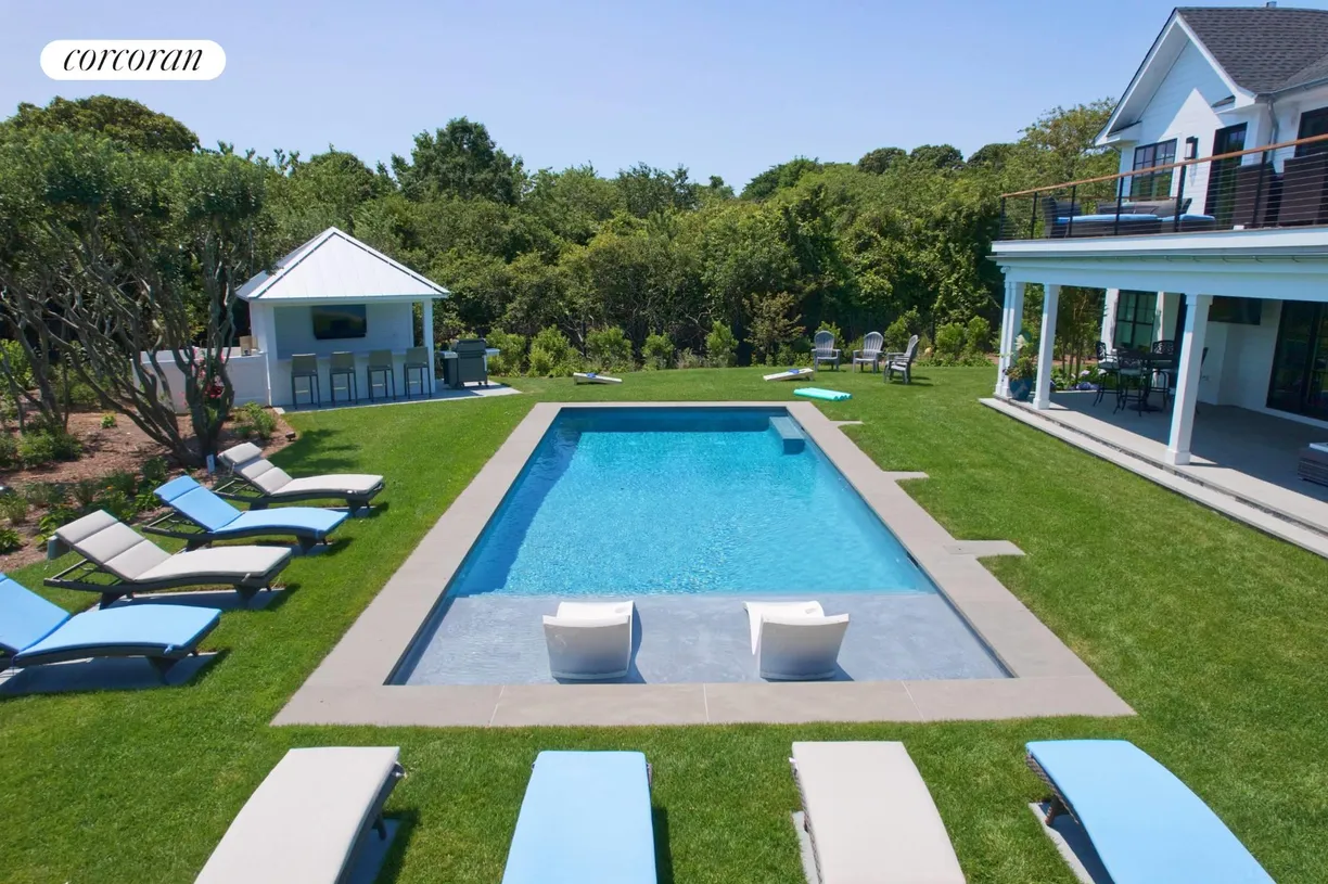 The Hamptons Real Estate | View 12 South Elroy Drive | room 1