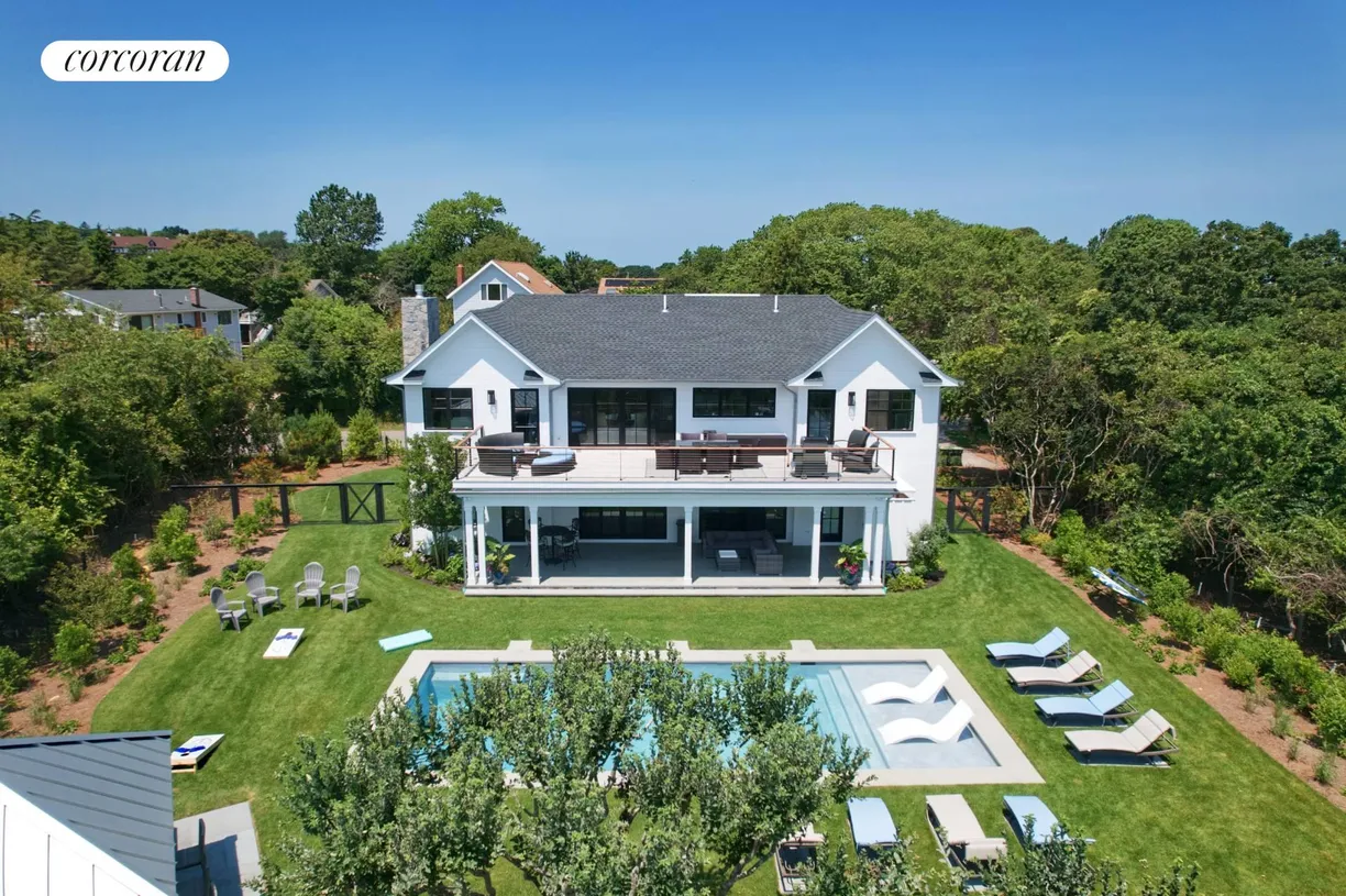 The Hamptons Real Estate | View 12 South Elroy Drive | room 2
