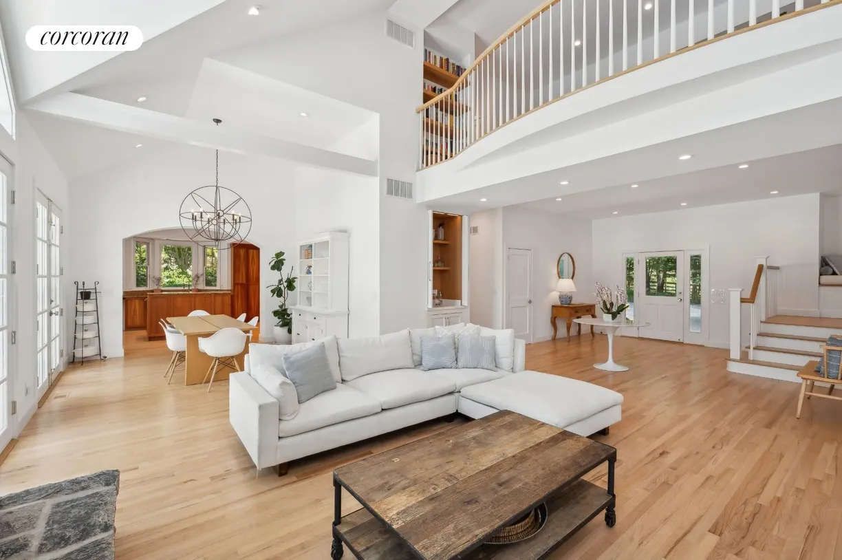 The Hamptons Real Estate | View 7 Fairway Court | 4 Beds, 3 Baths