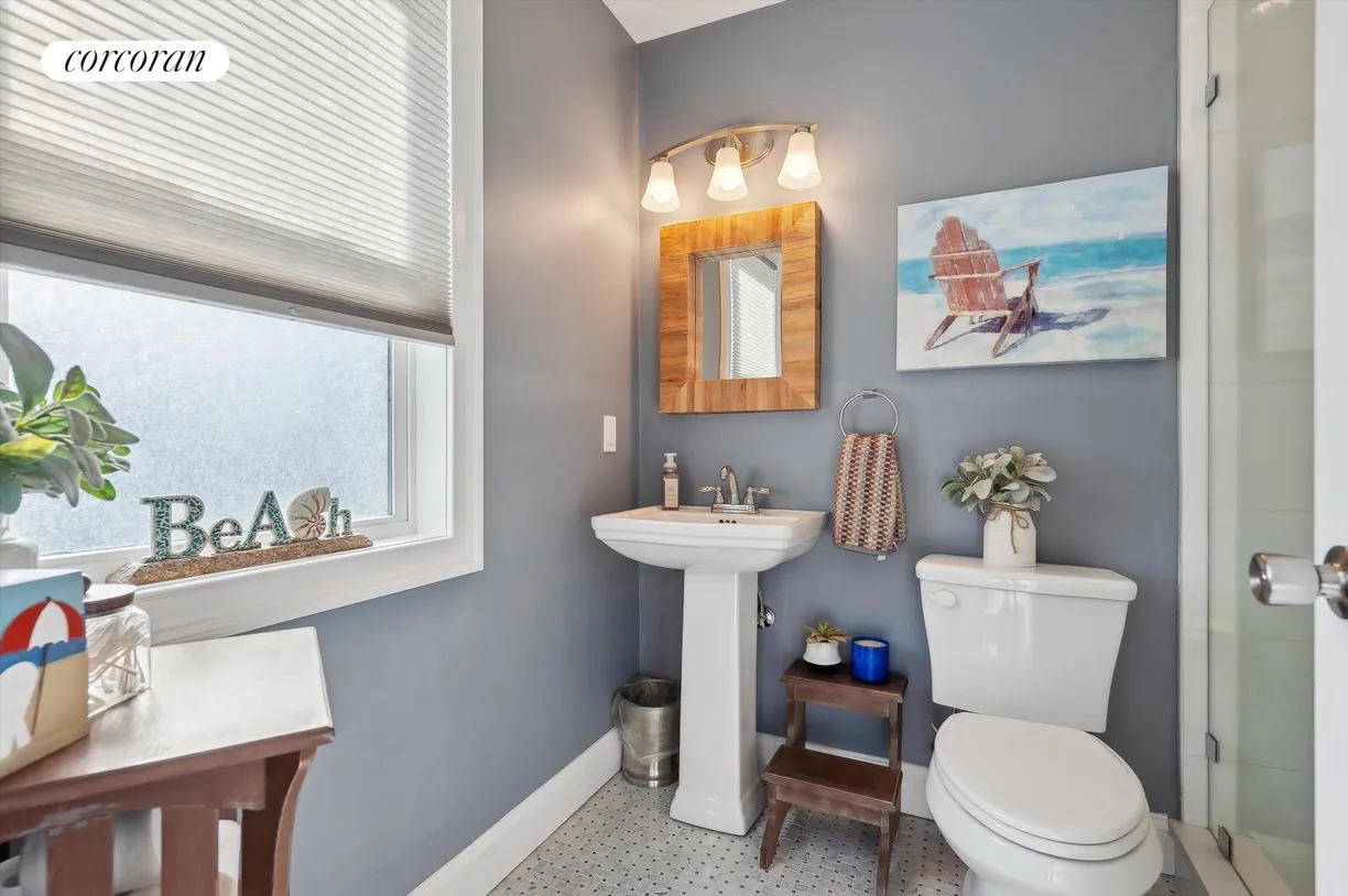 The Hamptons Real Estate | View 25 Seneca Drive | room 2