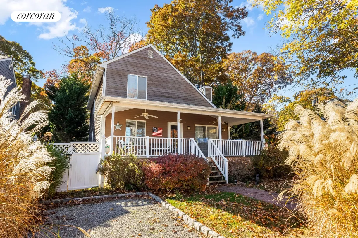 The Hamptons Real Estate | View 455 West Shore Drive | 4 Beds, 2 Baths
