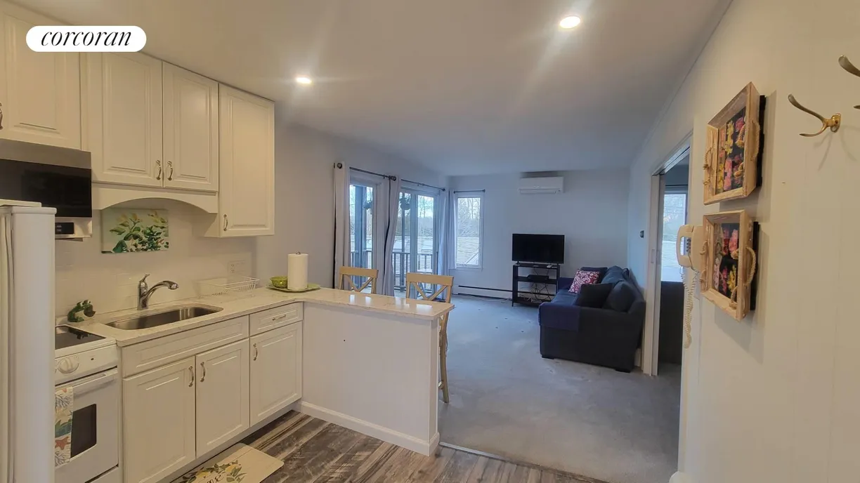 The Hamptons Real Estate | View 13 Winthrop Road | 1 Bed, 1 Bath