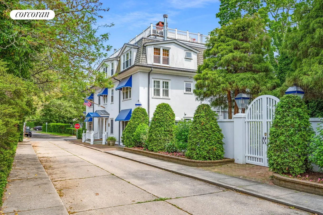 The Hamptons Real Estate | View 30 Wall Street | 2 Beds, 1 Bath