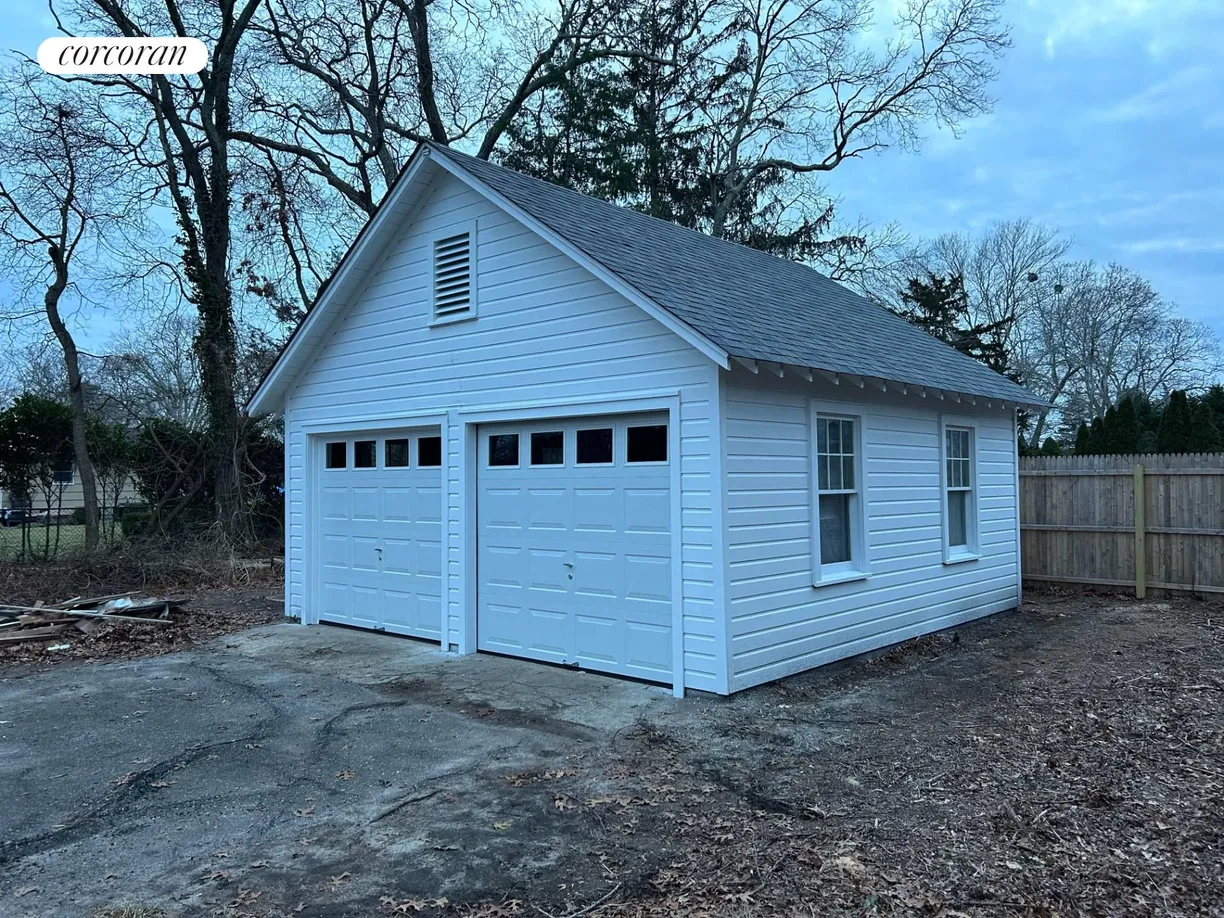 The Hamptons Real Estate | View 22 Lynncliff Road | room 2