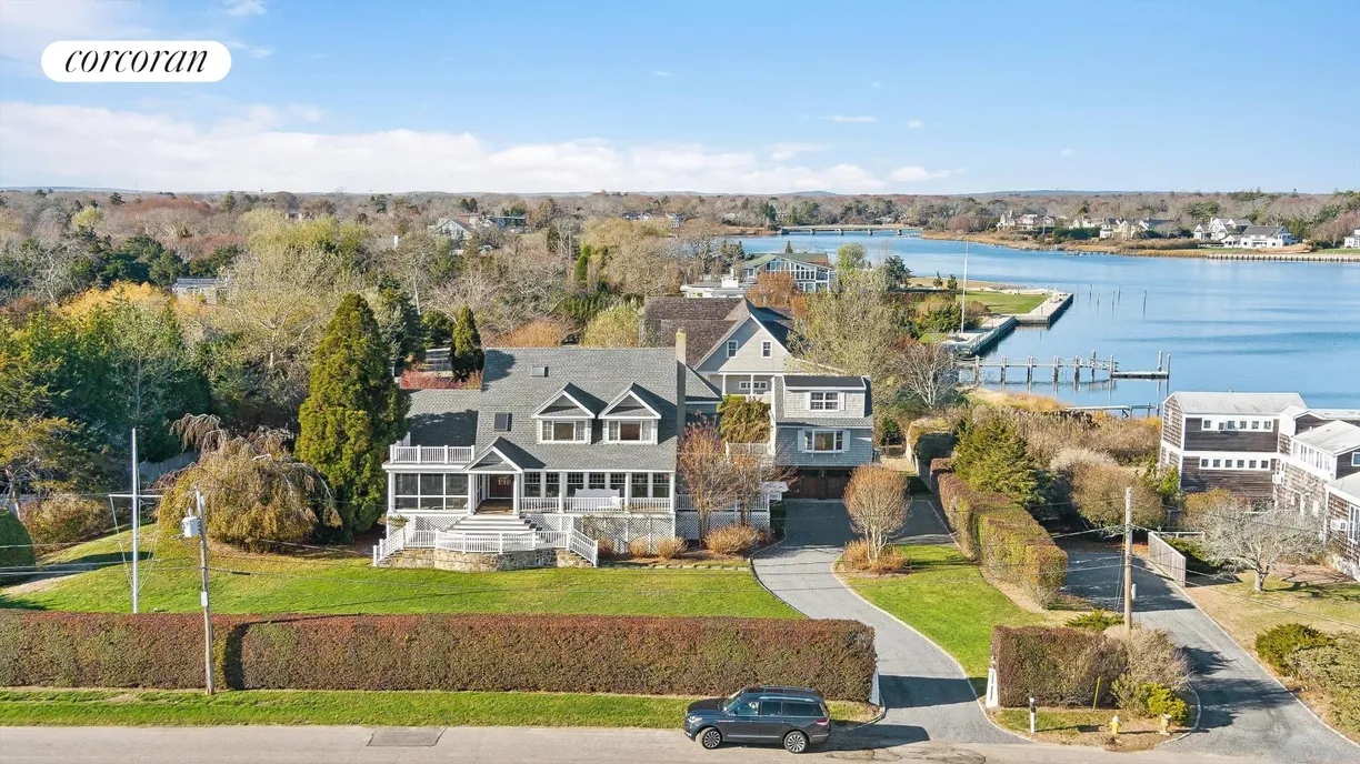 The Hamptons Real Estate | View 52 Exchange Place | 5 Beds, 4 Baths