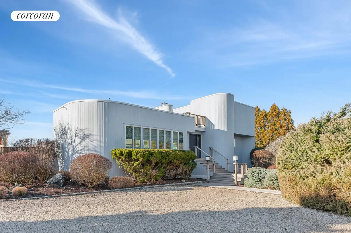 The Hamptons Real Estate | View 3 Stacy Drive | 4 Beds, 4 Baths