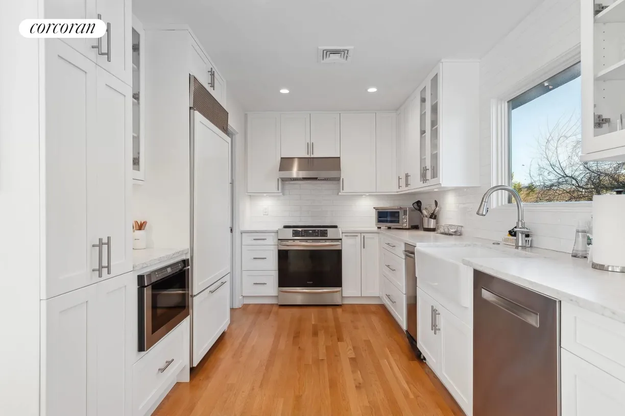 The Hamptons Real Estate | View 3 Stacy Drive | Kitchen