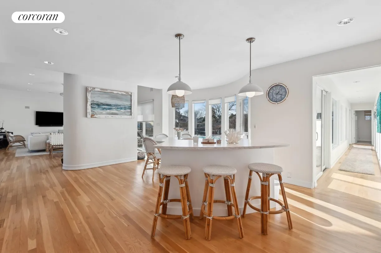 The Hamptons Real Estate | View 3 Stacy Drive | Kitchen Island