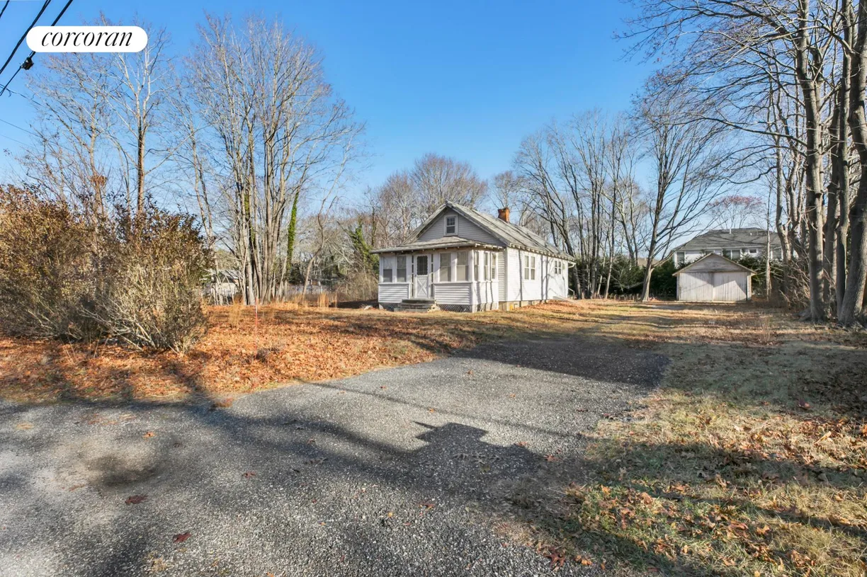 The Hamptons Real Estate | View 26 Fairview Avenue | overview