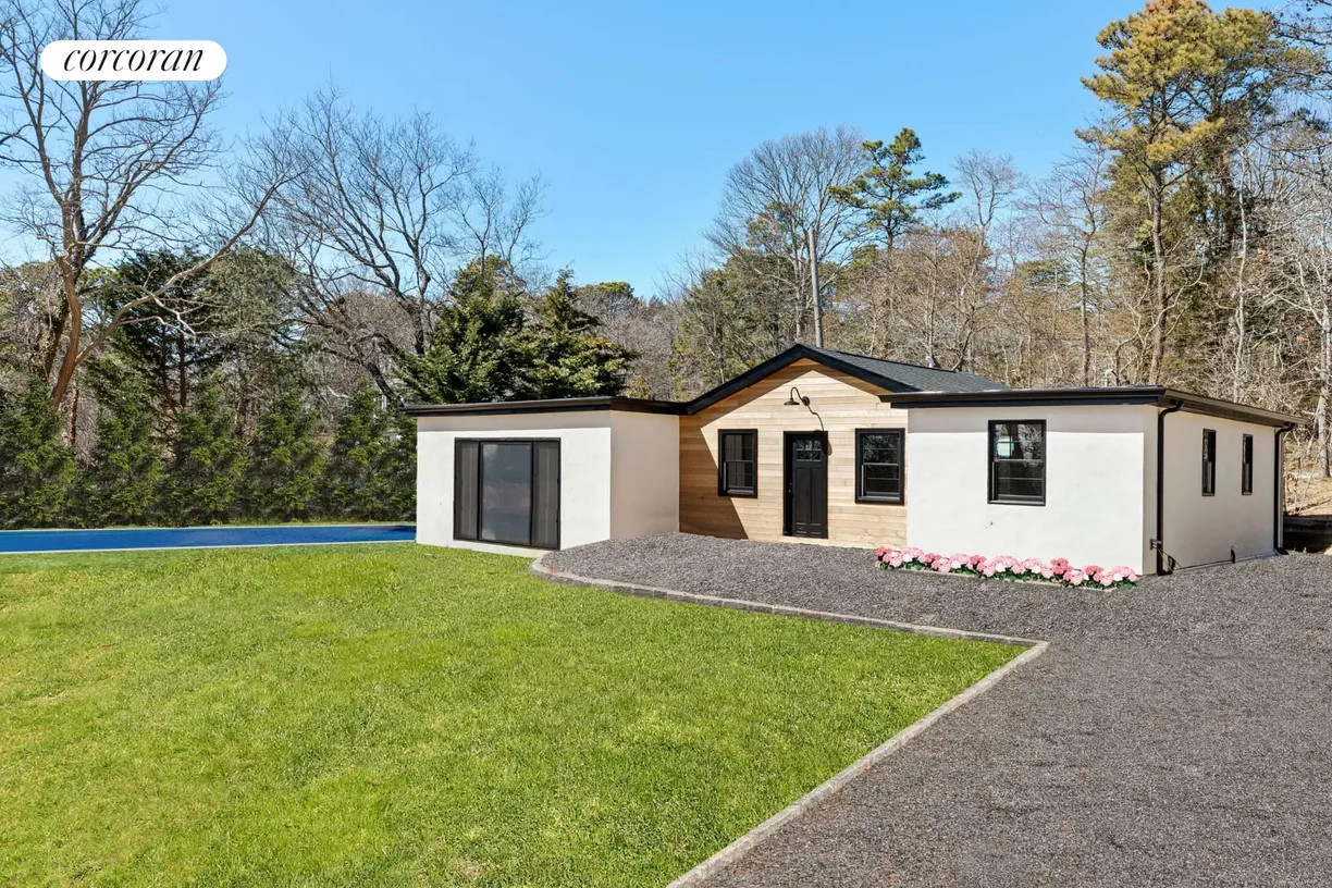 The Hamptons Real Estate | View  | room 1