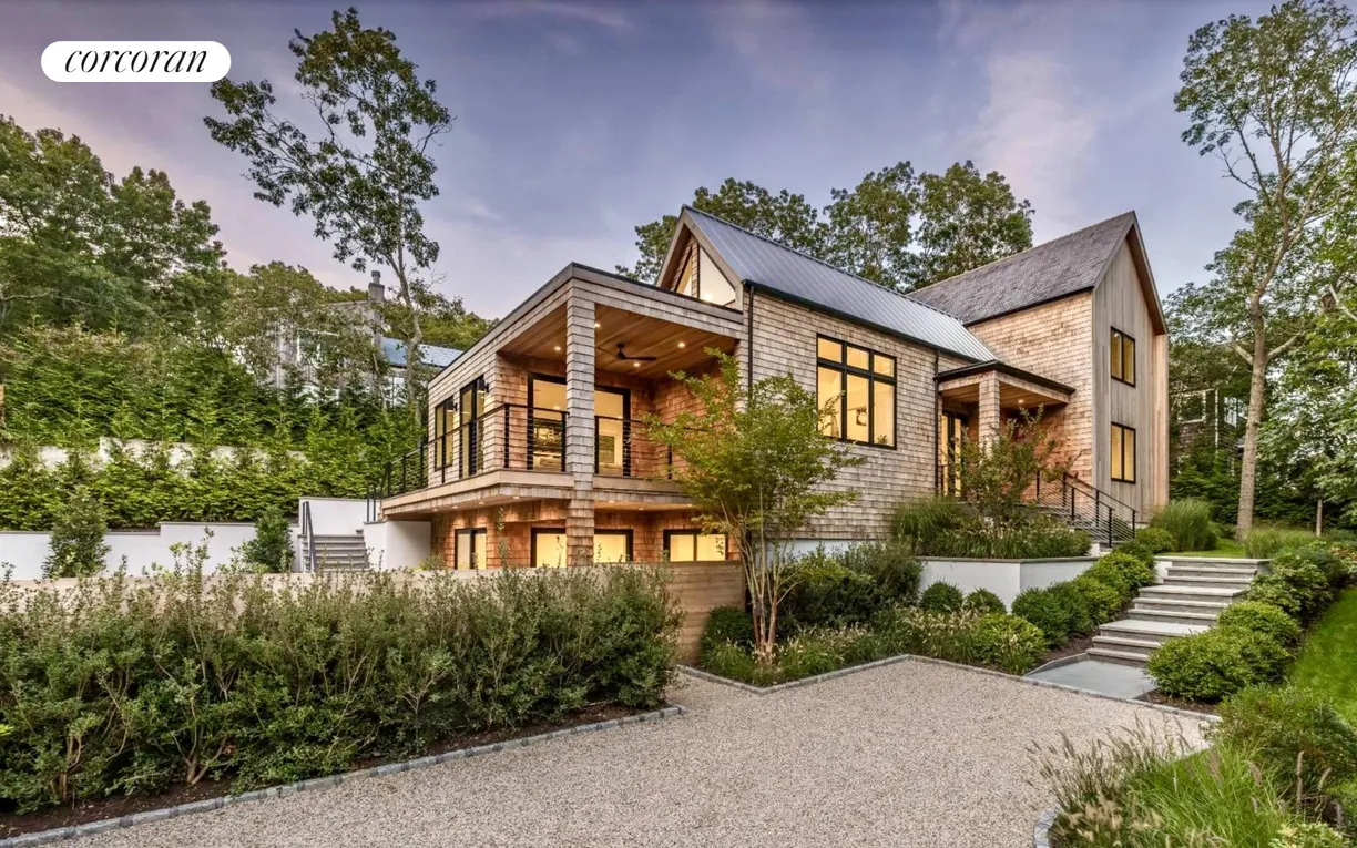 The Hamptons Real Estate | View 28 Wheelock Walk | 5 Beds, 6 Baths