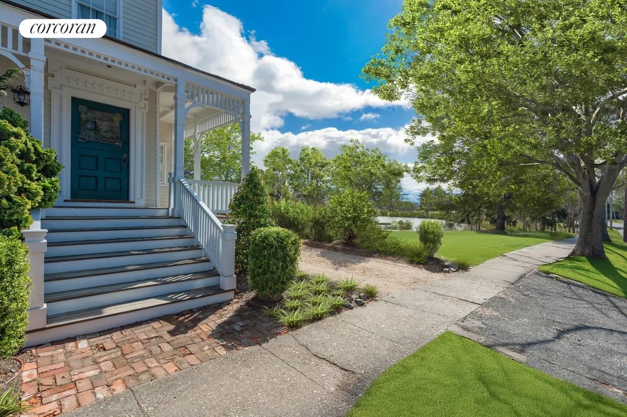 The Hamptons Real Estate | View 311 Main Street | room 2