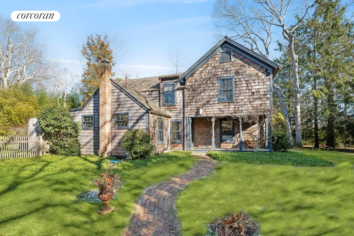 The Hamptons Real Estate | View 93 Schellinger Road | 2 Beds, 2 Baths