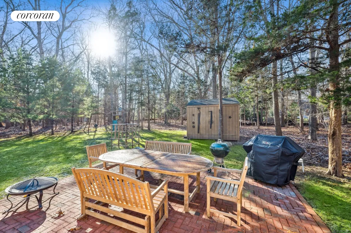 The Hamptons Real Estate | View 34 Underwood Drive | room 1