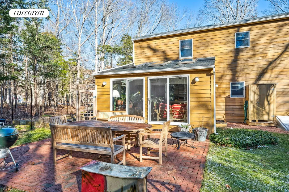 The Hamptons Real Estate | View 34 Underwood Drive | room 2