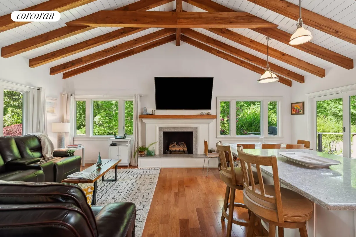 The Hamptons Real Estate | View 3 Crab Creek Road | room 2