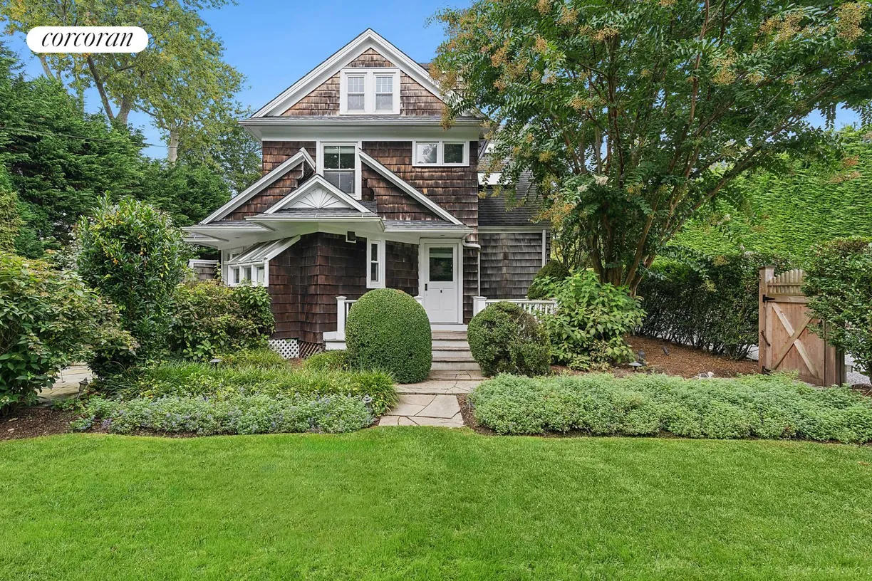 The Hamptons Real Estate | View 85 Post Crossing | 2 Beds, 2 Baths