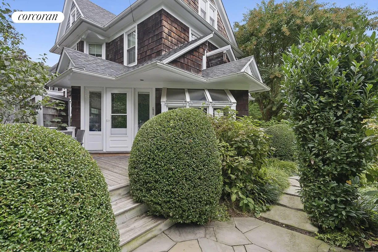 The Hamptons Real Estate | View 85 Post Crossing | room 1