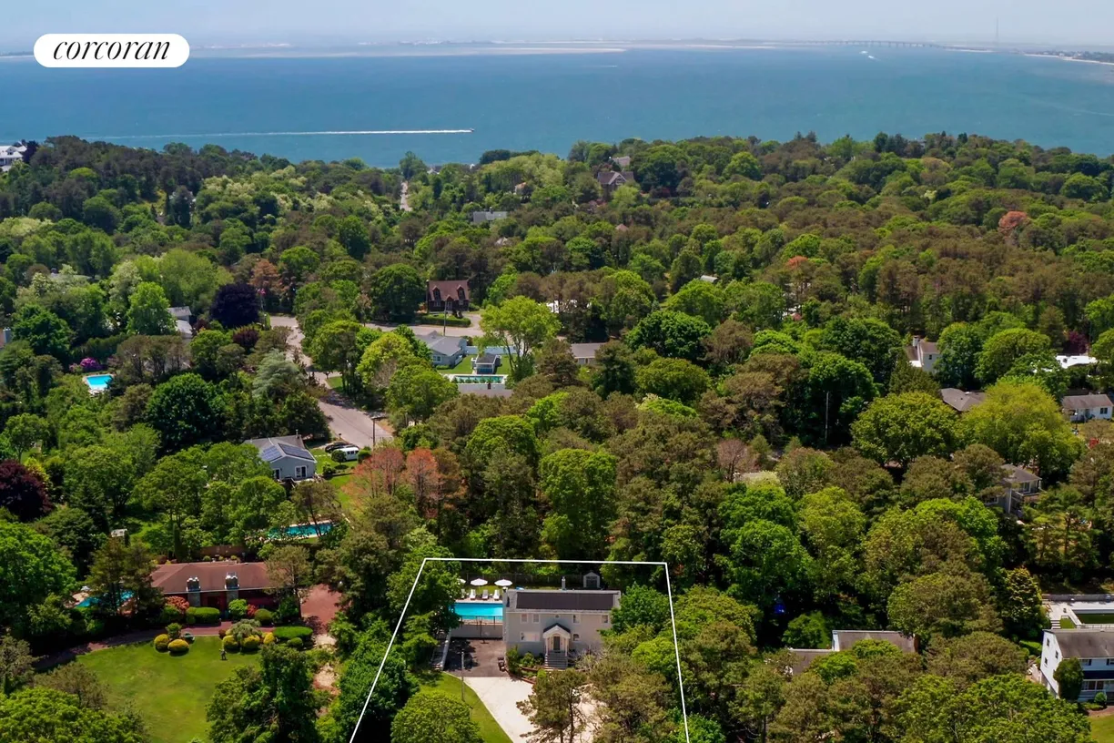The Hamptons Real Estate | View 36 Charla Drive | 6 Beds, 6 Baths