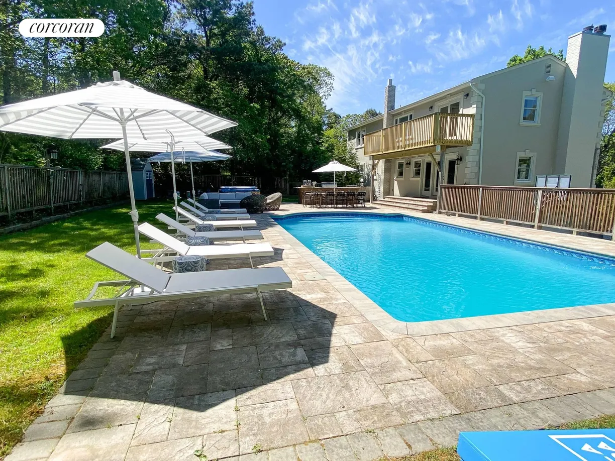 The Hamptons Real Estate | View 36 Charla Drive | 6 Beds, 6 Baths