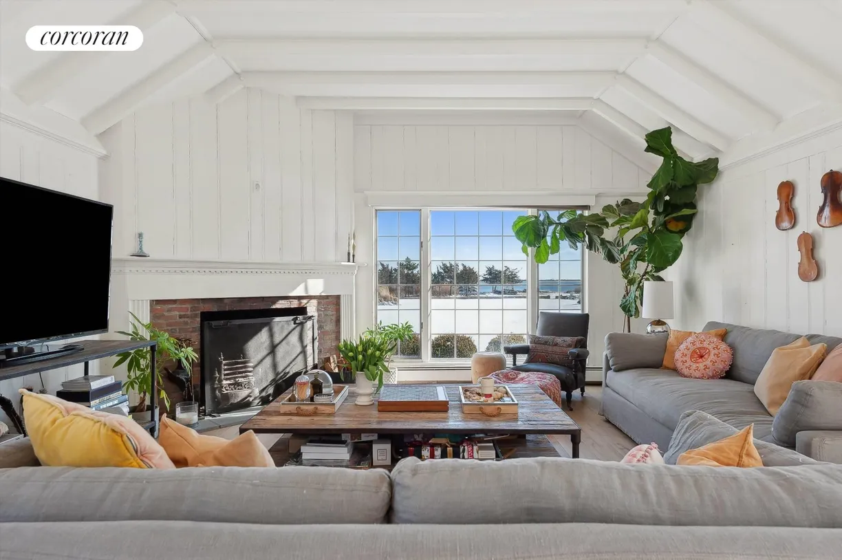 The Hamptons Real Estate | View 52 Tuthill Point Road | room 2