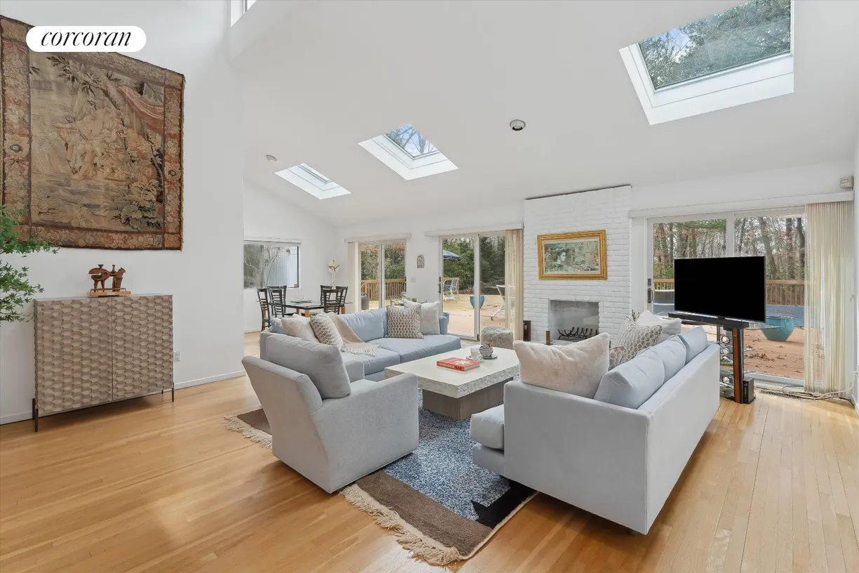The Hamptons Real Estate | View 3 Park Circle | 4 Beds, 3 Baths