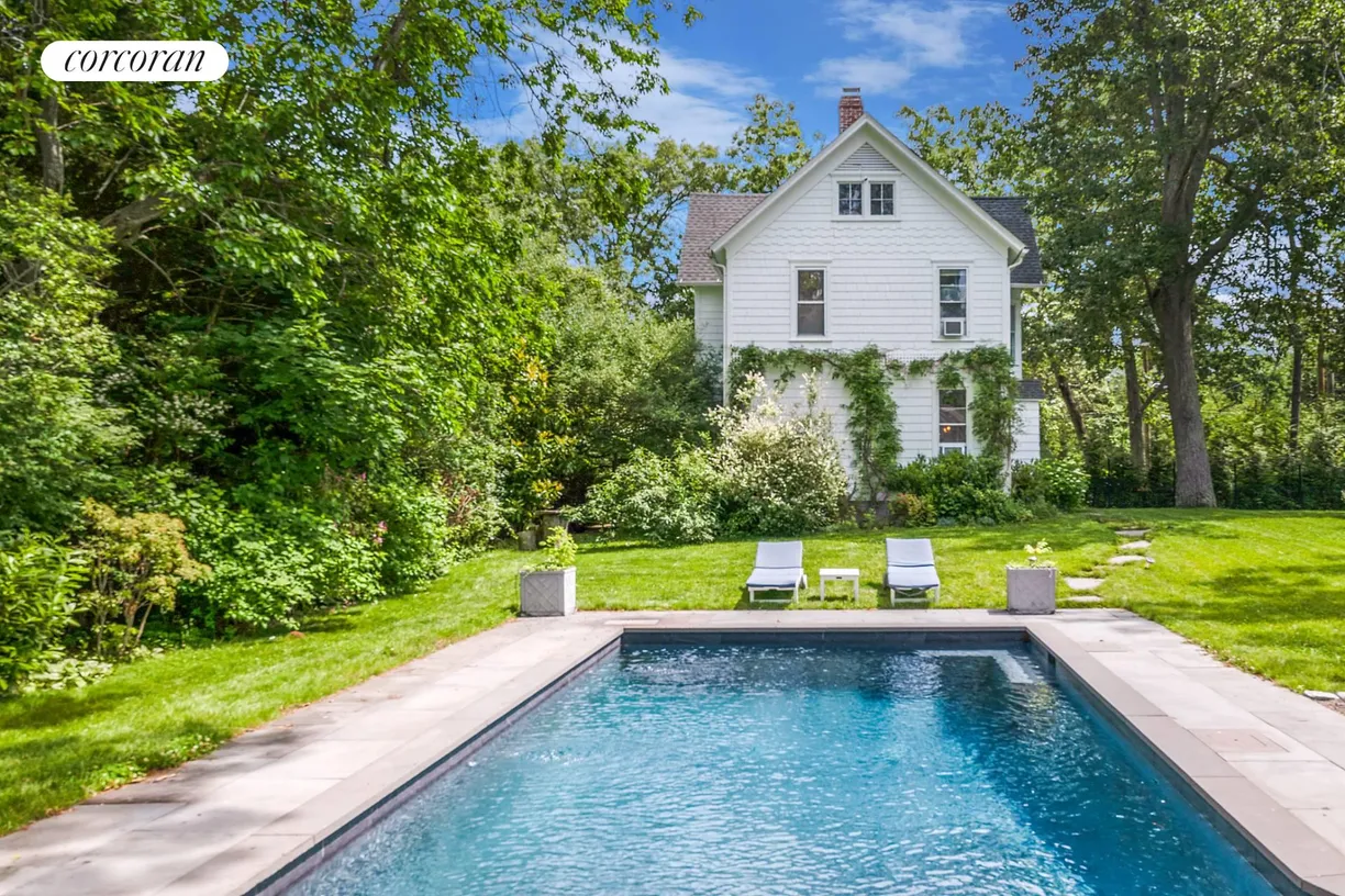 The Hamptons Real Estate | View 58 Palmer Terrace | 4 Beds, 4 Baths