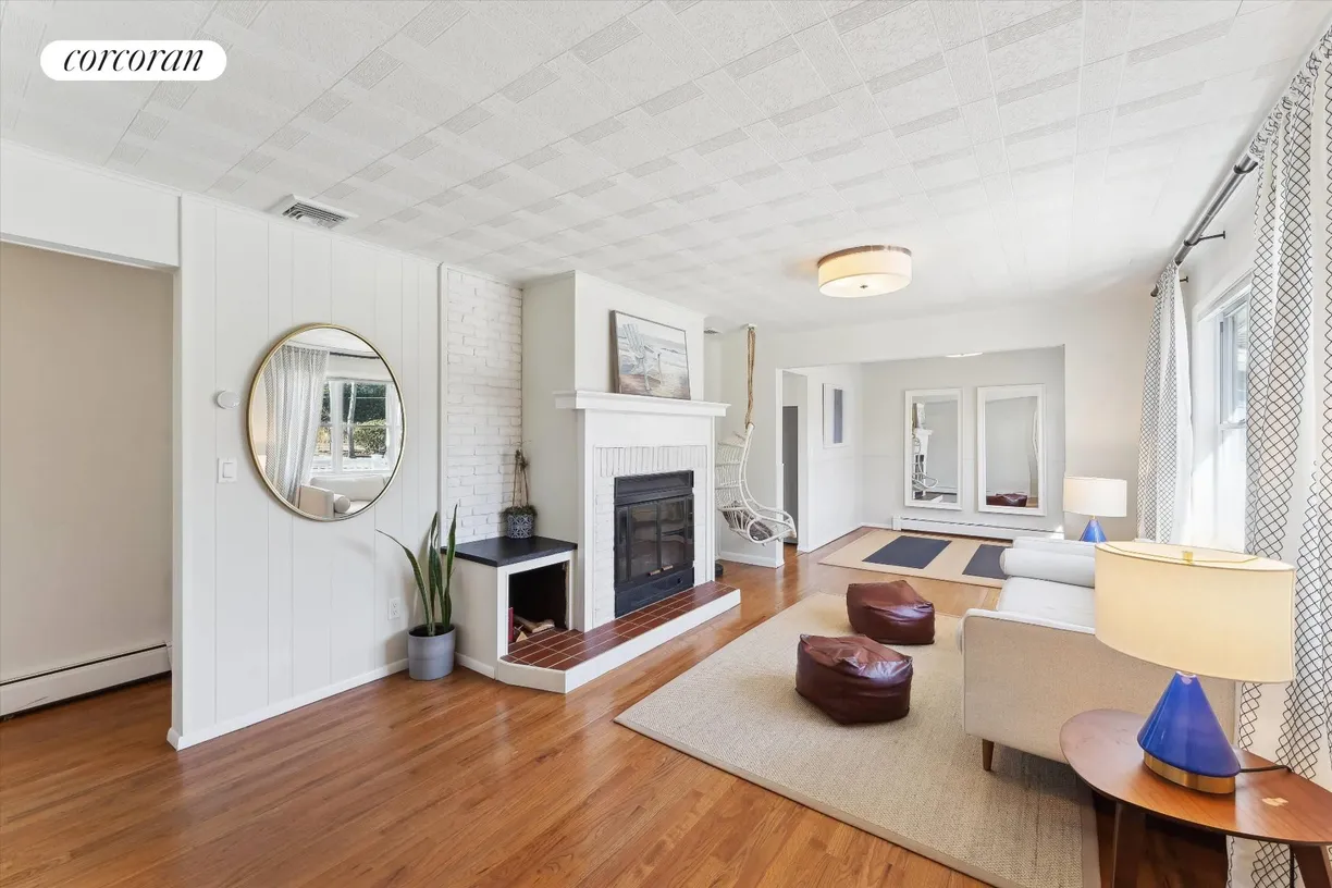The Hamptons Real Estate | View 59 Oak Street | room 2