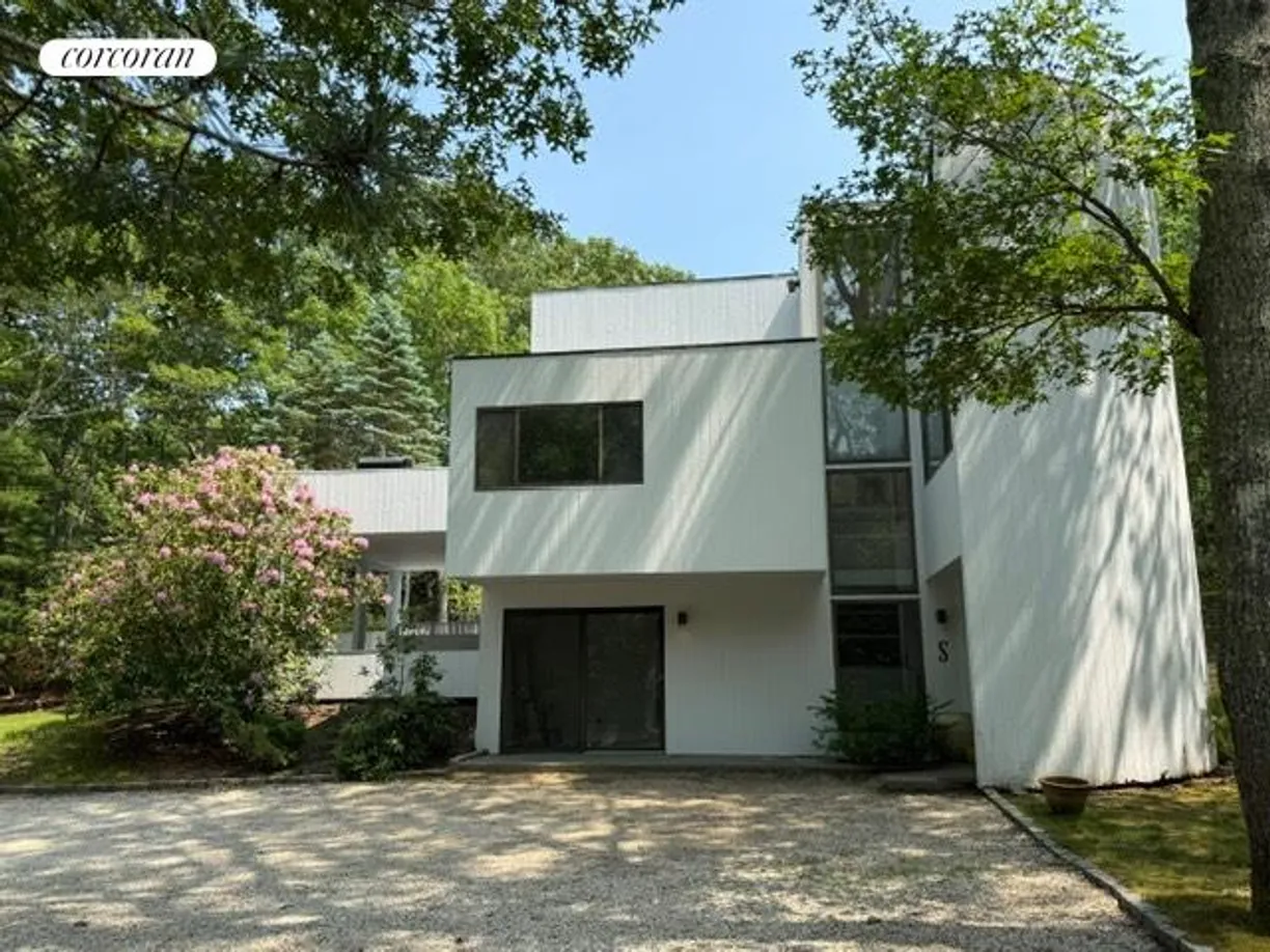 The Hamptons Real Estate | View  | room 1
