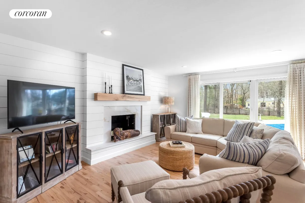 The Hamptons Real Estate | View 15 Birchwood Lane | room 1