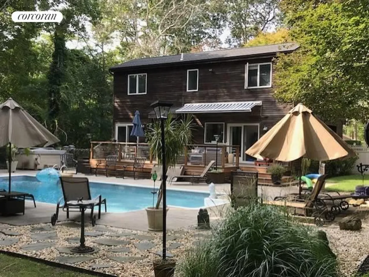 The Hamptons Real Estate | View 131 Lewis Road | room 1
